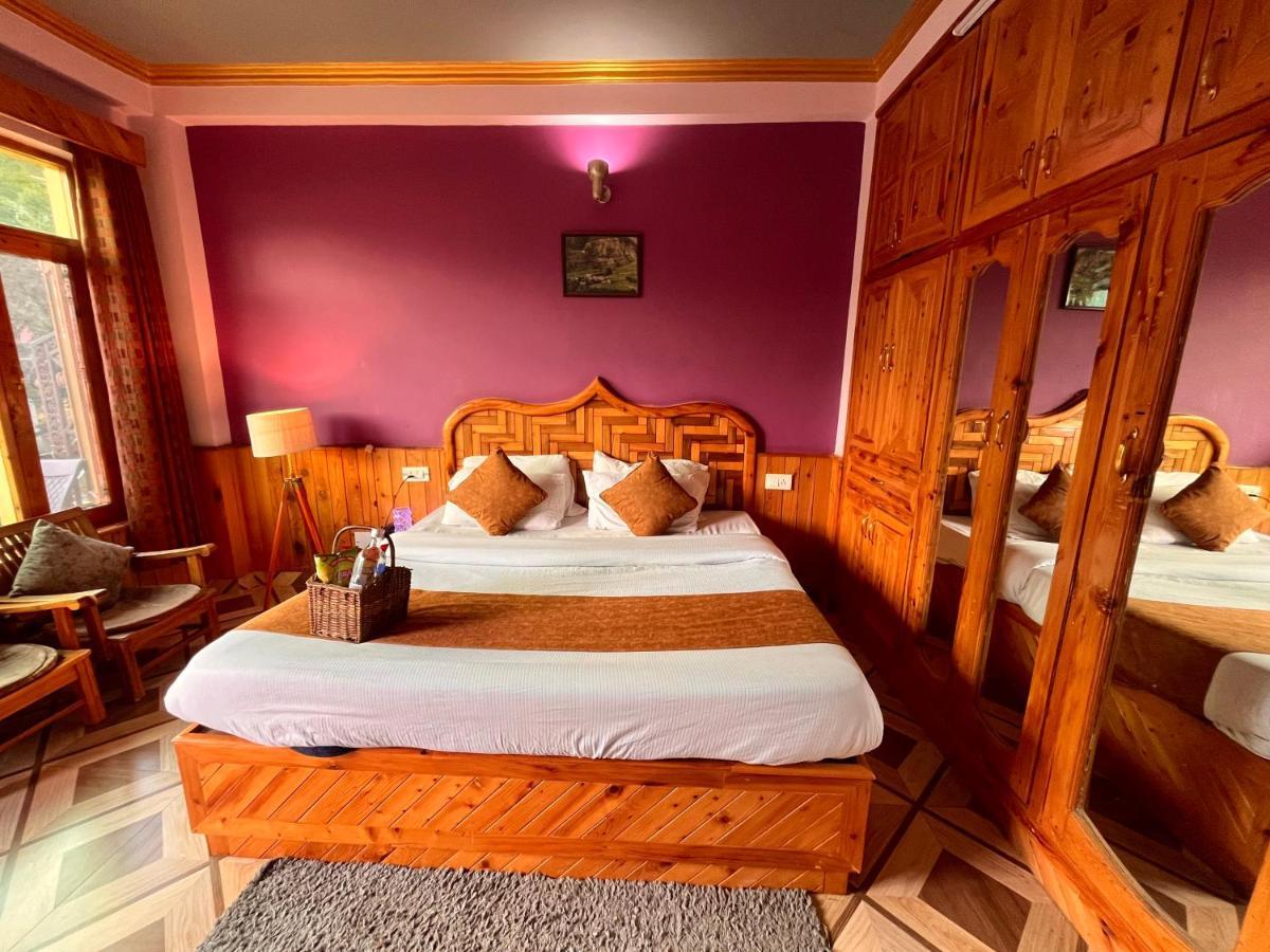 Woods Villa- A Luxury Mountains View Cottages Manāli Zewnętrze zdjęcie