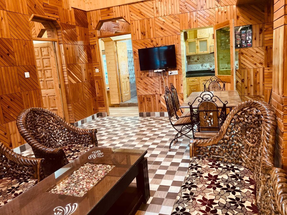 Woods Villa- A Luxury Mountains View Cottages Manāli Zewnętrze zdjęcie